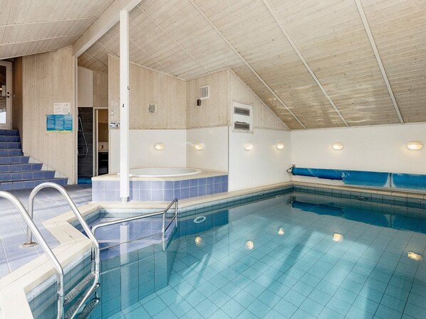 Casa | Piscina | Piscina coberta i piscina a l'aire lliure