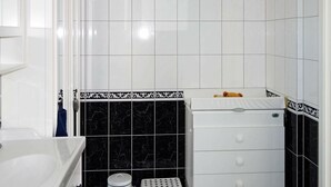 Bathroom - 7 Person Holiday Home in bru (Rennesoy)