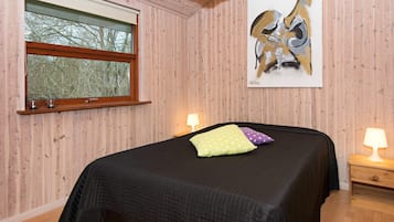 3 bedrooms, cots/infant beds