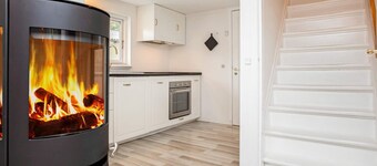 Idyllic Thatched Cottage Retreat-by Traum