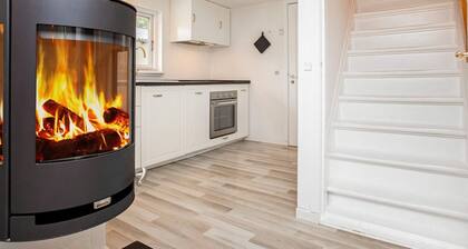 Idyllic Thatched Cottage Retreat-by Traum