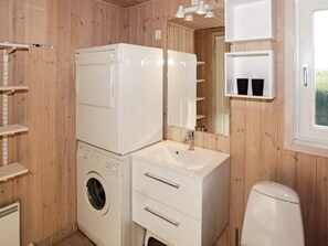 Bathroom - Gorgeous Holiday Home in Jutland With Sauna (Hemmet)