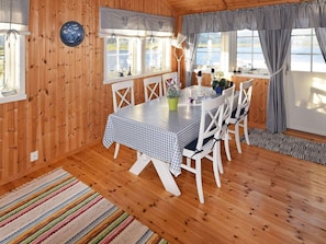 Dining - Holiday Home in Nordmela (Andoy)