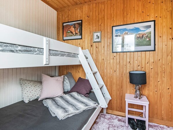 3 bedrooms, individually furnished - 6 Person Holiday Home in ED (Ed)