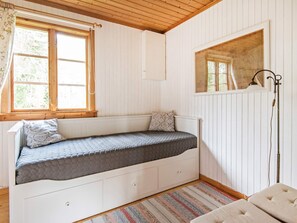 3 bedrooms, individually furnished - 6 Person Holiday Home in ED (Ed)