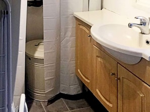 Shower - 6 Person Holiday Home in Sjöbo (Sjobo)