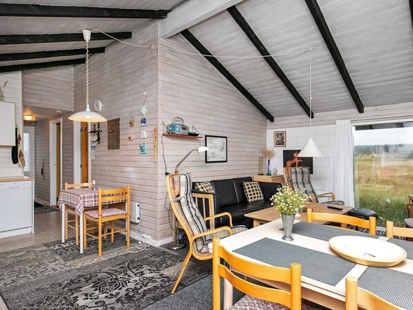 Dining - Traditional Holiday Home in Jutland With Roofed Terrace (Hirtshals)