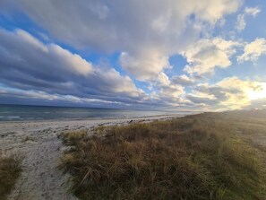 Beach - 8 Person Holiday Home in Vaeggerlose (Vaeggerlose)