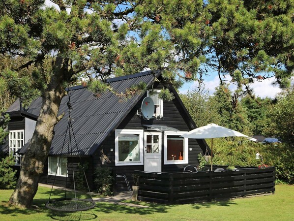 Exterior - Simplistic Holiday Home in Jutland With Terrace (Storvorde)