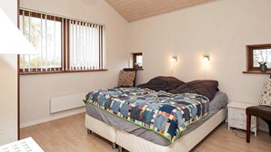 2 kamar tidur dan tempat tidur bayi