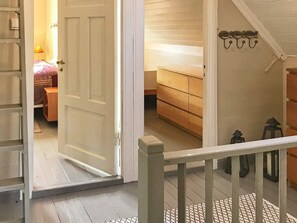 4 camere, con arredamento individuale