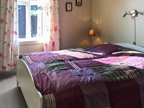 4 bedrooms, individually furnished - 6 Person Holiday Home in Oystese (Kvam)