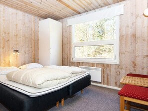 House | 5 bedrooms, individually furnished - 4 Star Holiday Home in Glesborg (Glesborg)