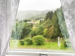 3 bedrooms, individually furnished - 6 Person Holiday Home in Lonevåg (Osteroy)