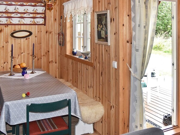 House | Dining - Seaside Serenity in Settem Fjord-by Traum (Surnadal)