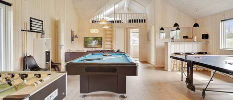 House | Game room