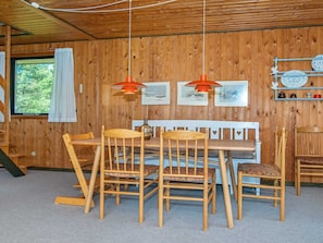 Dining - Garden View Holiday Home in Jutland near Sea (Fano)