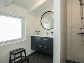 Bathtub
