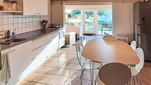 Coffee/tea maker, fridge, microwave, highchair - Alluring Holiday Home in Syddanmark With Terrace (Svendborg)