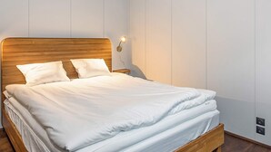 4 bedrooms, individually furnished, bed sheets