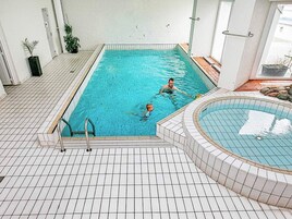 公寓 | 泳池 | 室内游泳池，室外游泳池