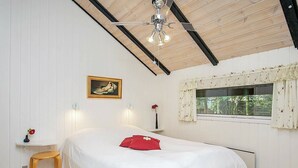 3 bedrooms, cots/infant beds - Serene Holiday Home in Vestervig With Terrace (Vestervig)