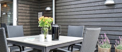 House | Outdoor dining