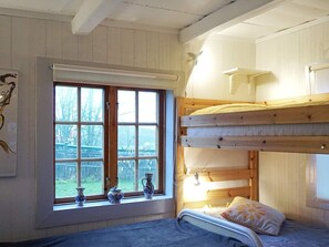 2 bedrooms, individually furnished - 6 Person Holiday Home in Hamburgsund (Hamburgsund)