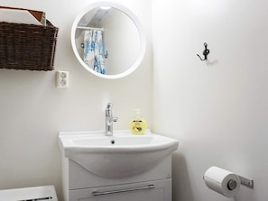 Bathroom - 6 Person Holiday Home in Hamburgsund (Hamburgsund)