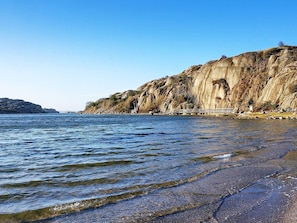 Beach - 6 Person Holiday Home in Hamburgsund (Hamburgsund)