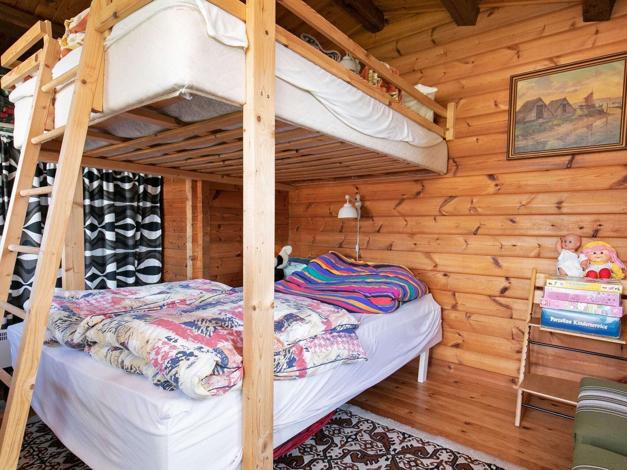 3 bedrooms, cribs/infant beds