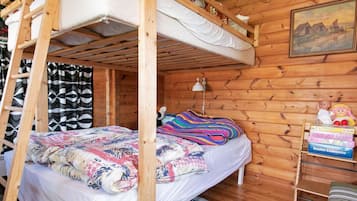 3 bedrooms, cribs/infant beds