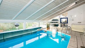 Rumah | Kolam renang | Kolam renang indoor dan kolam renang outdoor