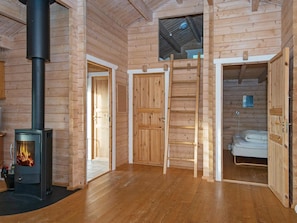 2 bedrooms, cribs/infant beds