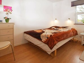 House | 2 bedrooms, cribs/infant beds