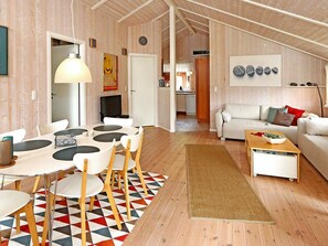 Hus | Vardagsrum | Dvd-spelare och en mp3-dockningsstation