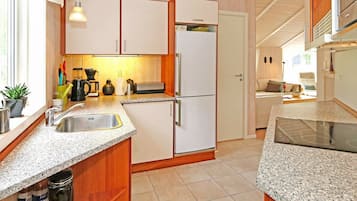 House | Private kitchen | Fridge, microwave, stovetop, dishwasher