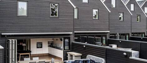 House | Outdoor dining