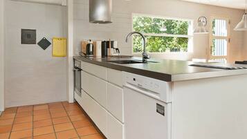 House | Private kitchen | Fridge, microwave, dishwasher, coffee/tea maker