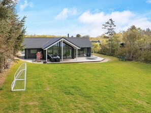Exterior - Comfy Holiday Home in Vinderup With Terrace (Vinderup)