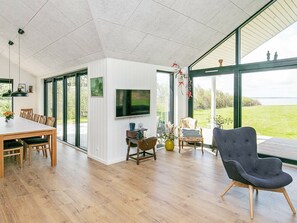 Dining - Comfy Holiday Home in Vinderup With Terrace (Vinderup)