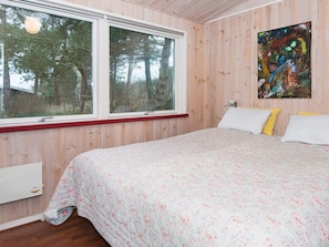 3 bedrooms, cribs/infant beds