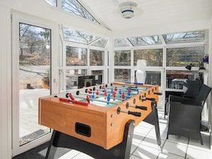 House | Game room
