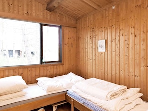 2 bedrooms, cribs/infant beds