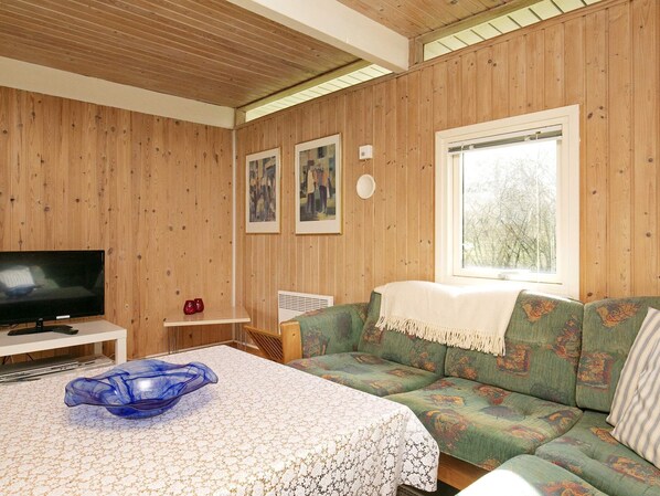 3 bedrooms, cribs/infant beds - 6 Person Holiday Home in Struer (Struer)