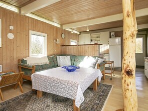 3 bedrooms, cribs/infant beds - 6 Person Holiday Home in Struer (Struer)