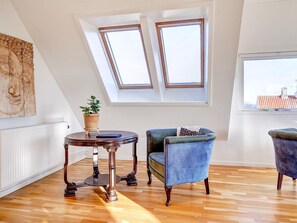 3 bedrooms, cribs/infant beds