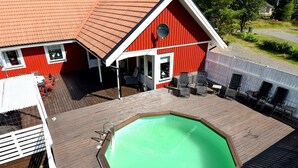 Outdoor pool - Holiday Home in Motala (Motala)