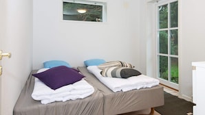 5 bedrooms, cots/infant beds - Serene Holiday Home in Jutland With Terrace (Branderup J)