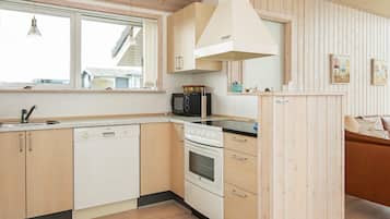 House | Private kitchen | Fridge, microwave, stovetop, dishwasher